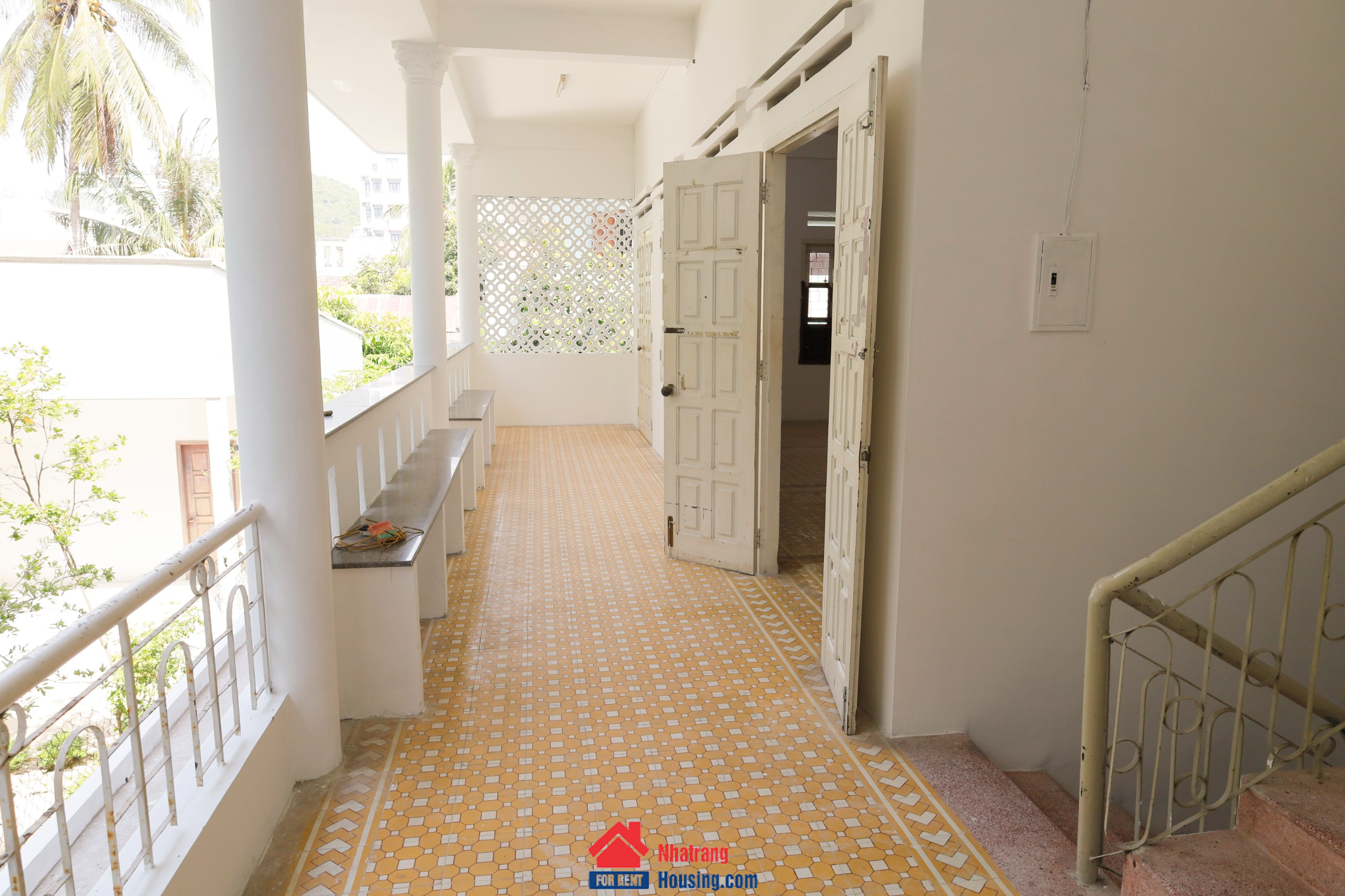 Beautiful business house for rent, 2 floors, in Vinh Hai Ward | 25 million