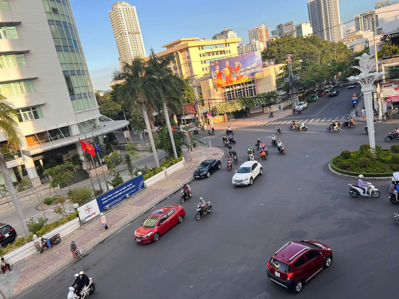 Bán Nhà Phố Mặt Tiền Vòng Xoay Quang Trung – Yersin, Nha Trang, Giá 21,5 Tỷ
