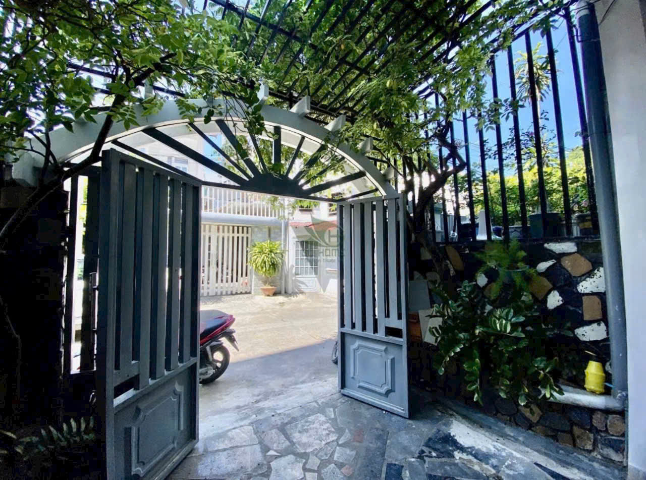 Beautiful house for rent in the north of Nha Trang- Hòn Chồng