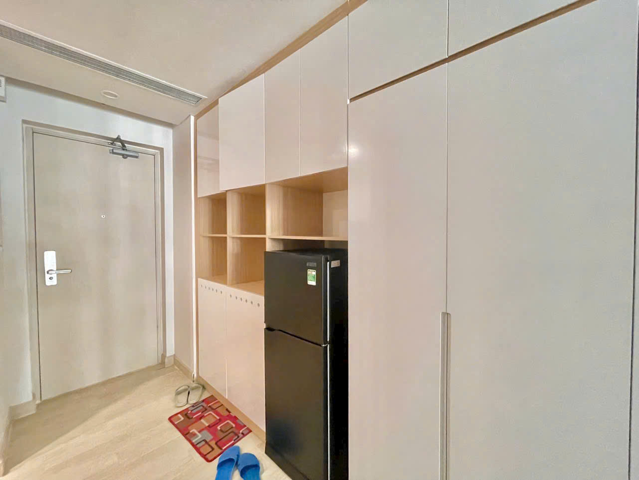 Gold Coast apartment for rent | Studio | High floor