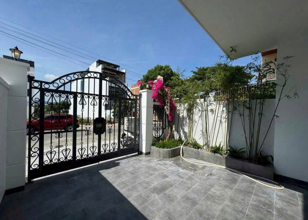 LUXURY HOUSE FOR RENT IN MY GIA | SOUTH NHA TRANG