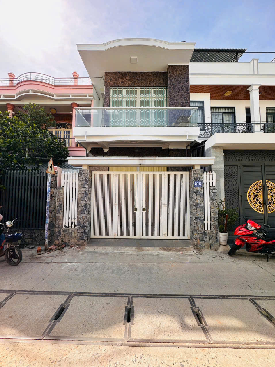 HOUSE FOR RENT WITH 2-STORY NEAR LOTTE MART NHA TRANG