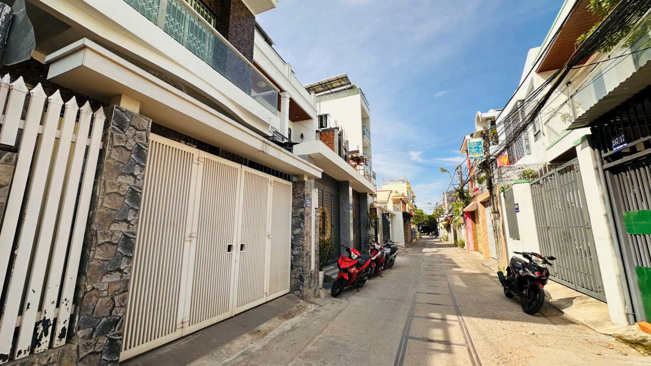 HOUSE FOR RENT WITH 2-STORY NEAR LOTTE MART NHA TRANG
