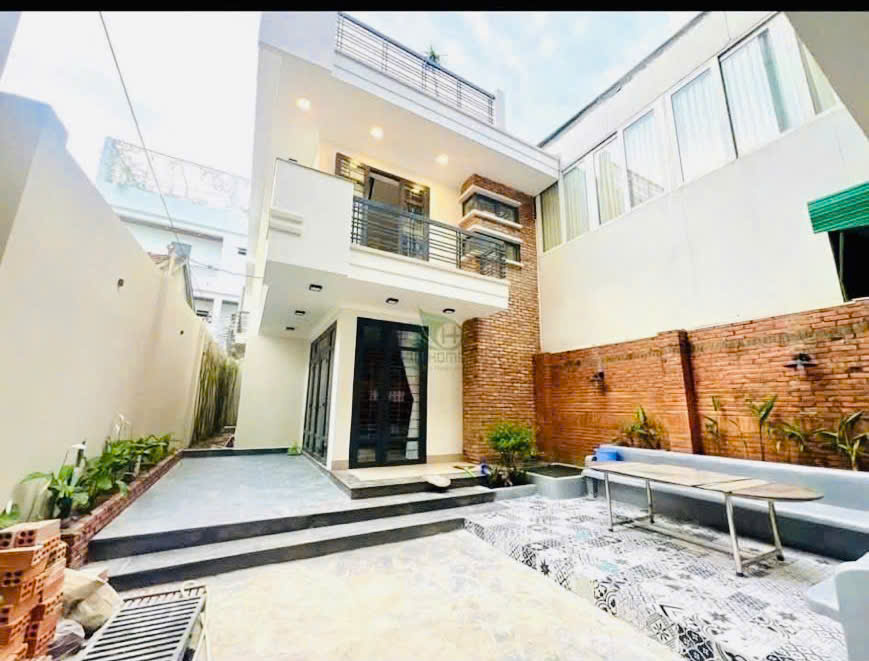 HOUSE WITH 3-STORY SPACIOUS FOR RENT NEAR THE BEACH IN VINH HAI NORTH NHA TRANG
