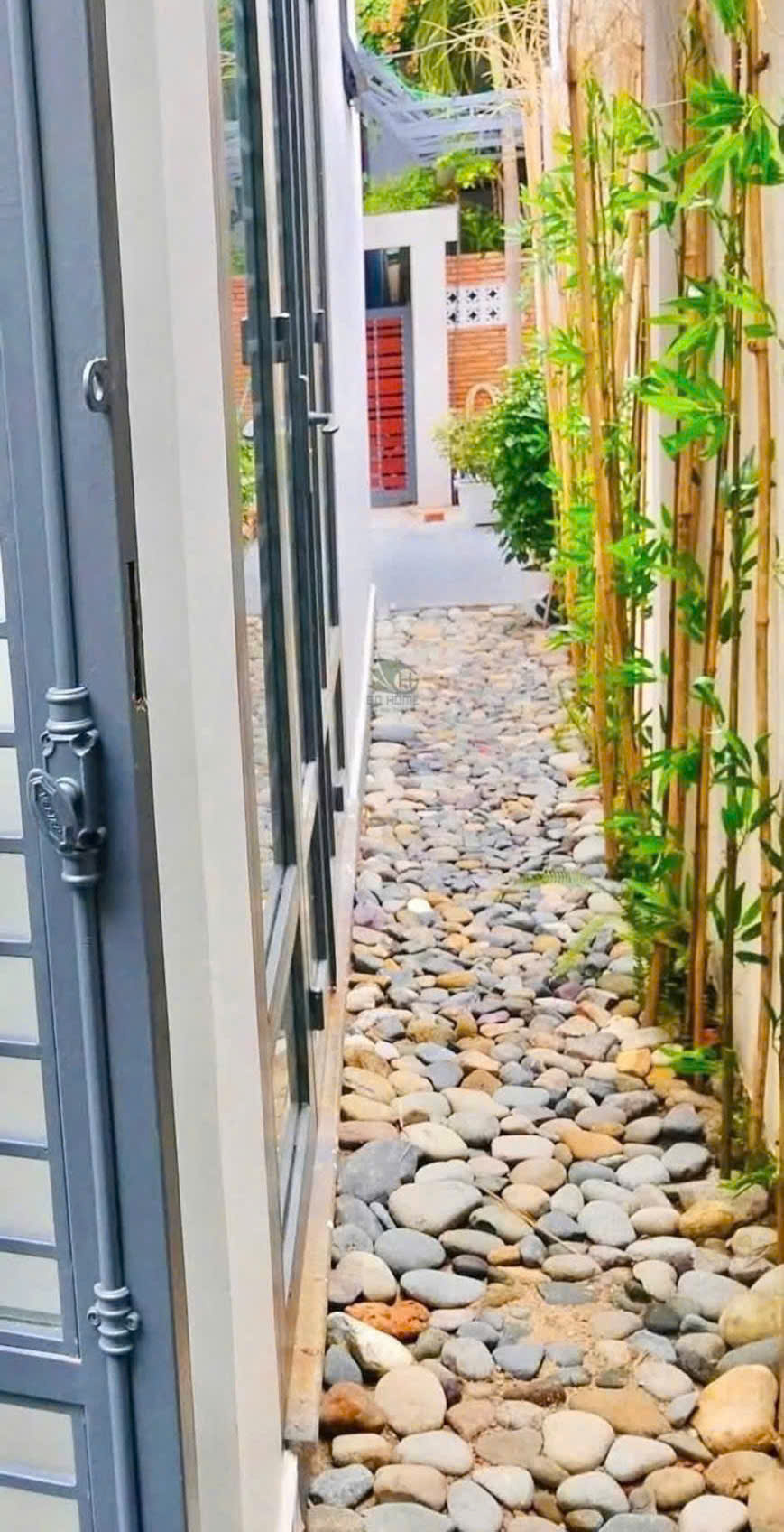 HOUSE WITH 3-STORY SPACIOUS FOR RENT NEAR THE BEACH IN VINH HAI NORTH NHA TRANG