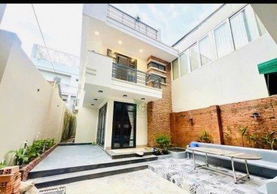 HOUSE WITH 3-STORY SPACIOUS FOR RENT NEAR THE BEACH IN VINH HAI NORTH NHA TRANG