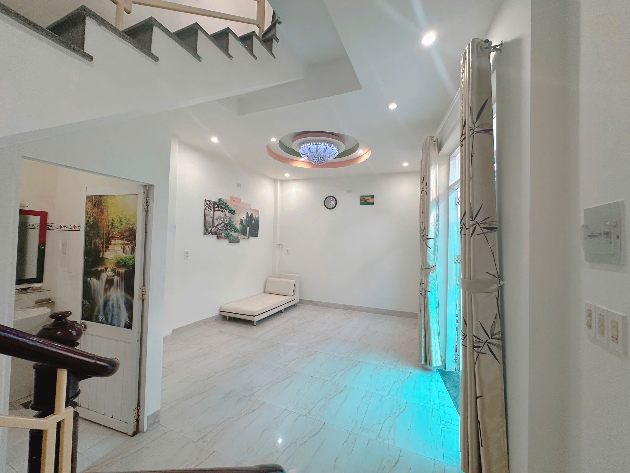 SPACIOUS HOUSE 3-STORY FOR RENT NEAR DAM MARKET CENTRAL NHA TRANG