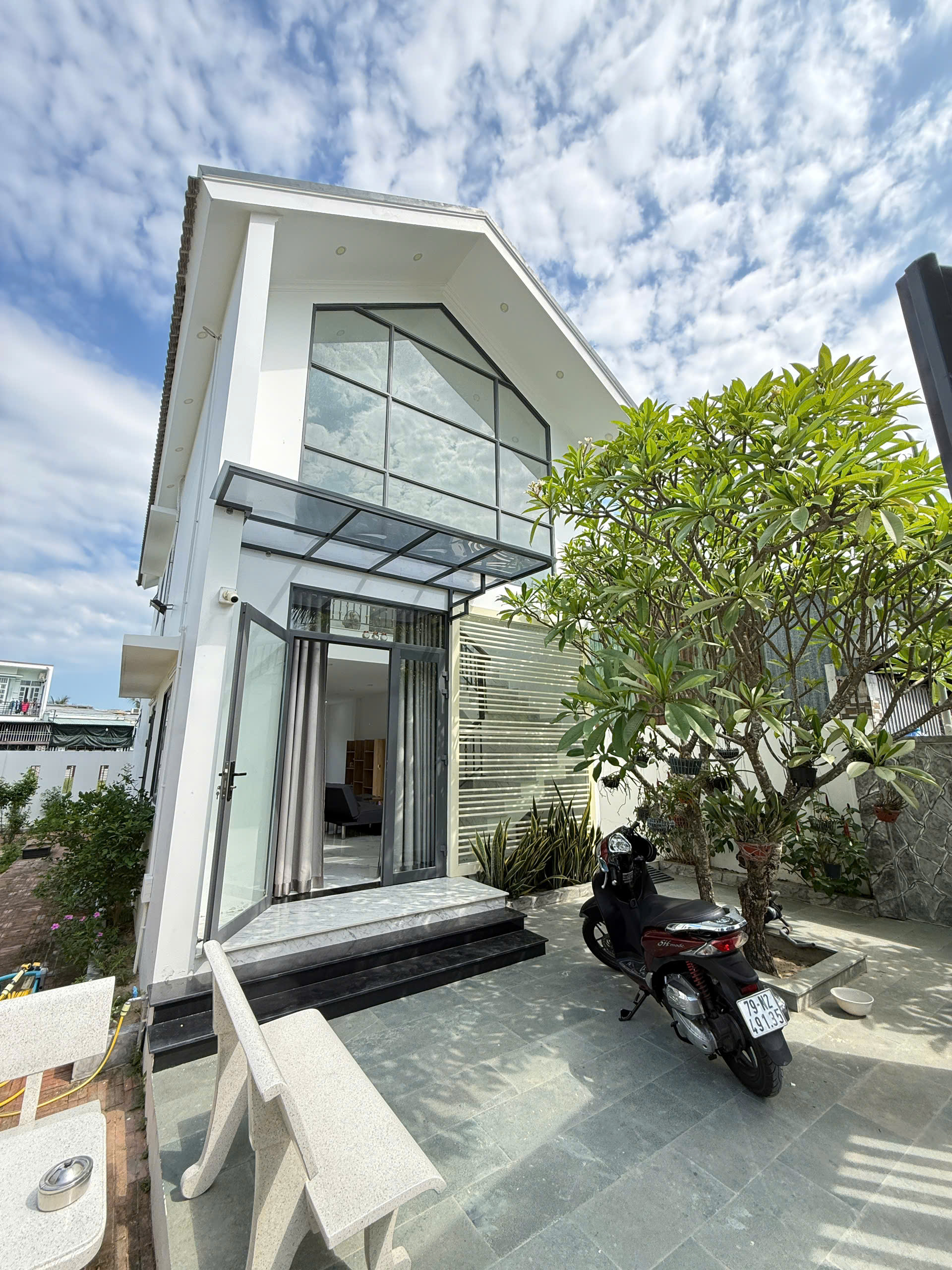 BEAUTIFUL MINI VILLA WITH GARDEN FOR RENT NEAR NHA TRANG CITY CENTER