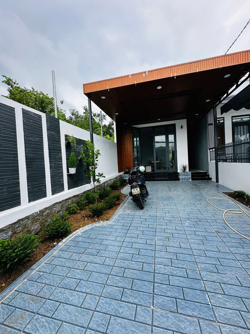 NEW HOUSE WITH GARDEN FOR RENT IN HON NGHE | NORTH NHA TRANG