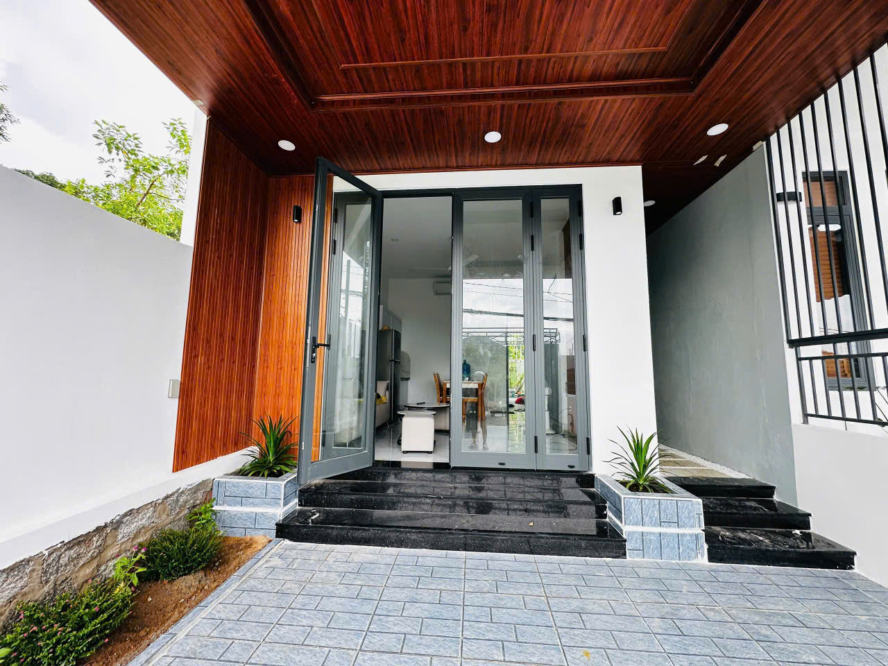 NEW HOUSE WITH GARDEN FOR RENT IN HON NGHE | NORTH NHA TRANG
