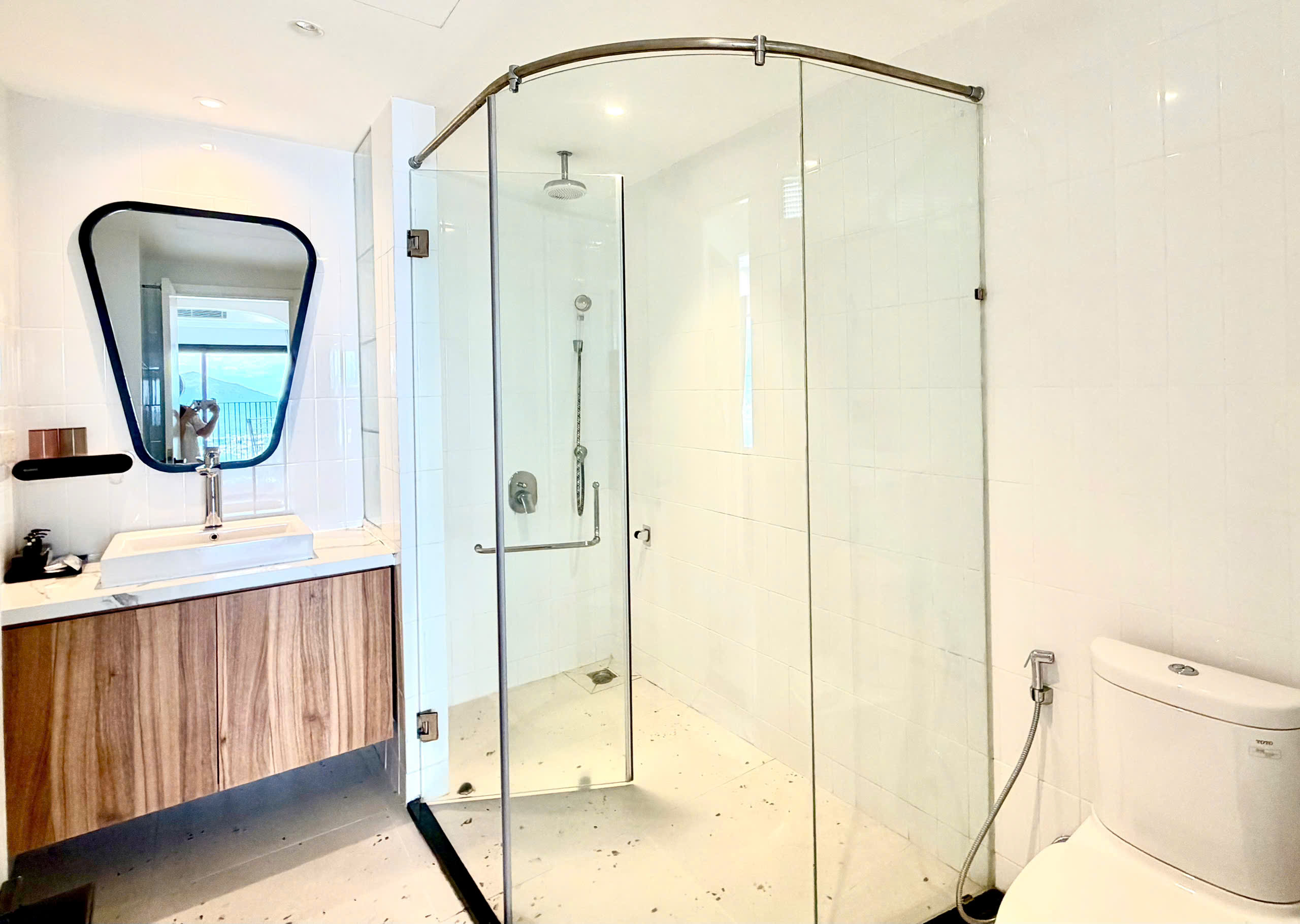 LUXURY 2 BEDROOMS SEA VIEW APARTMENT FOR RENT IN GOLD COAST NHA TRANG