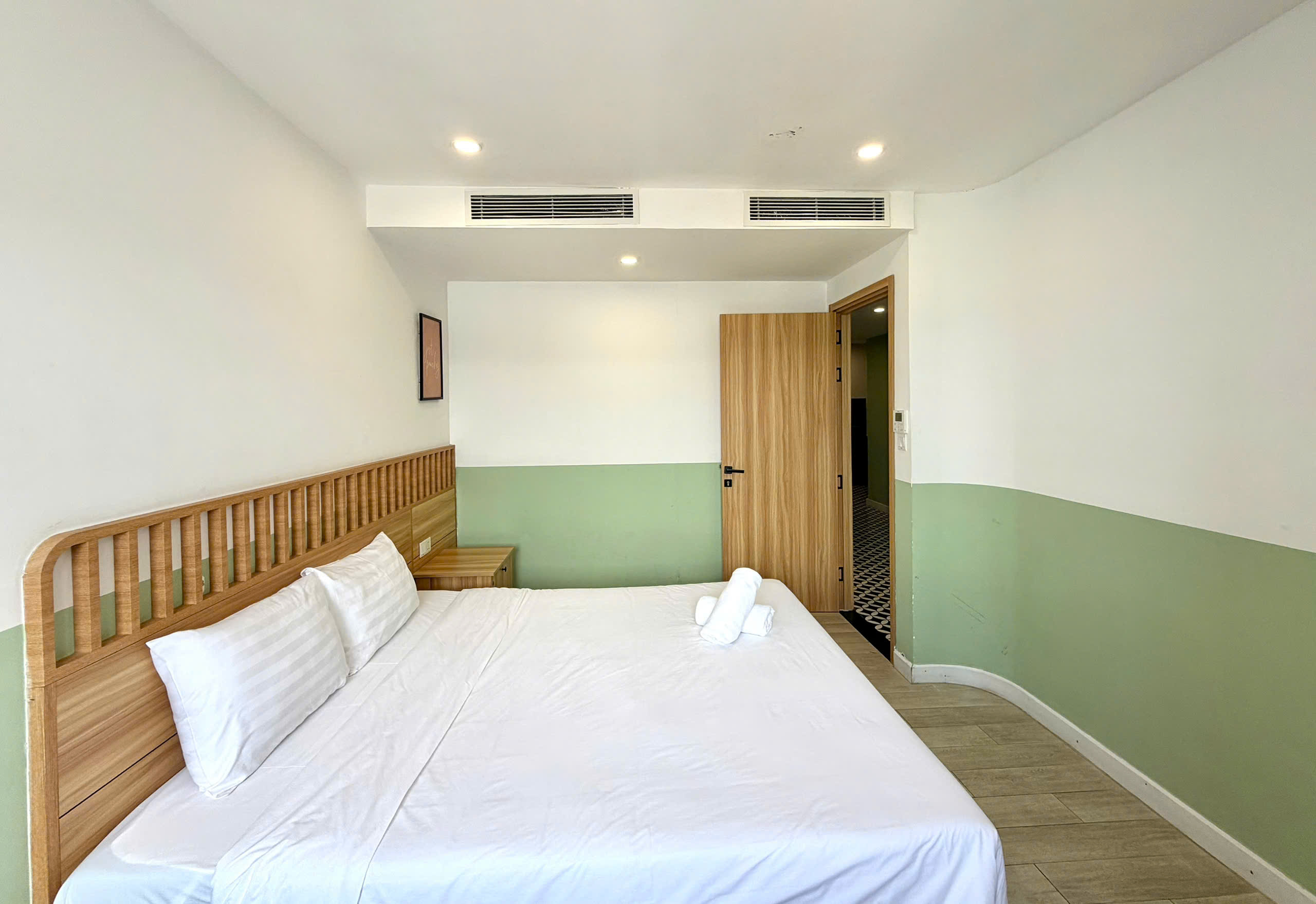 LUXURY 2 BEDROOMS SEA VIEW APARTMENT FOR RENT IN GOLD COAST NHA TRANG