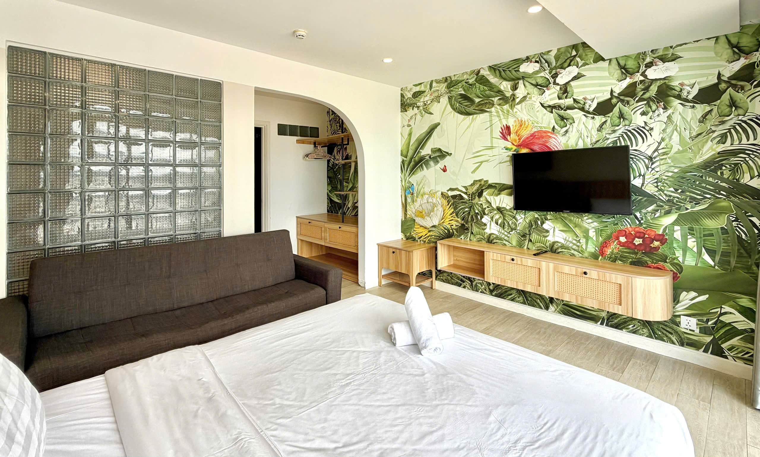 LUXURY 2 BEDROOMS SEA VIEW APARTMENT FOR RENT IN GOLD COAST NHA TRANG