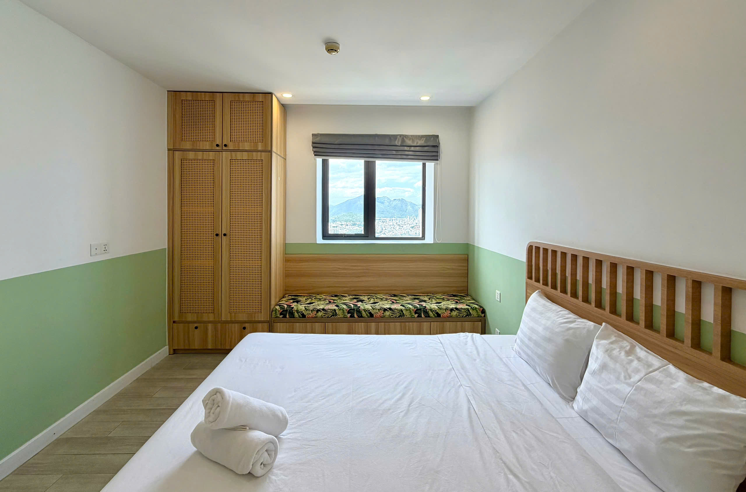 LUXURY 2 BEDROOMS SEA VIEW APARTMENT FOR RENT IN GOLD COAST NHA TRANG