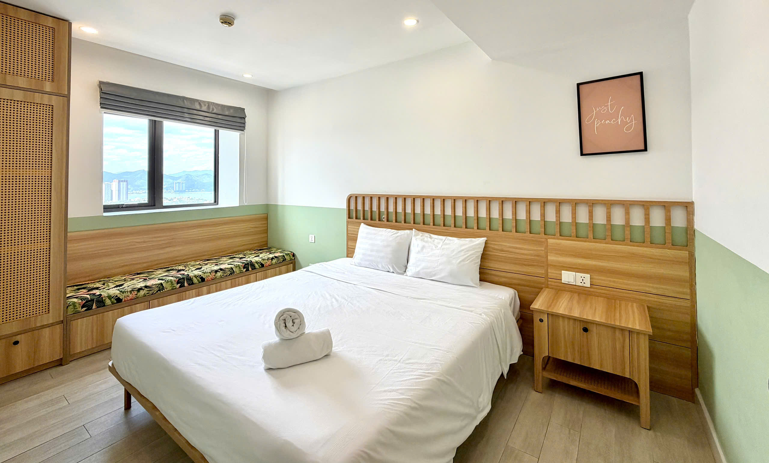 LUXURY 2 BEDROOMS SEA VIEW APARTMENT FOR RENT IN GOLD COAST NHA TRANG