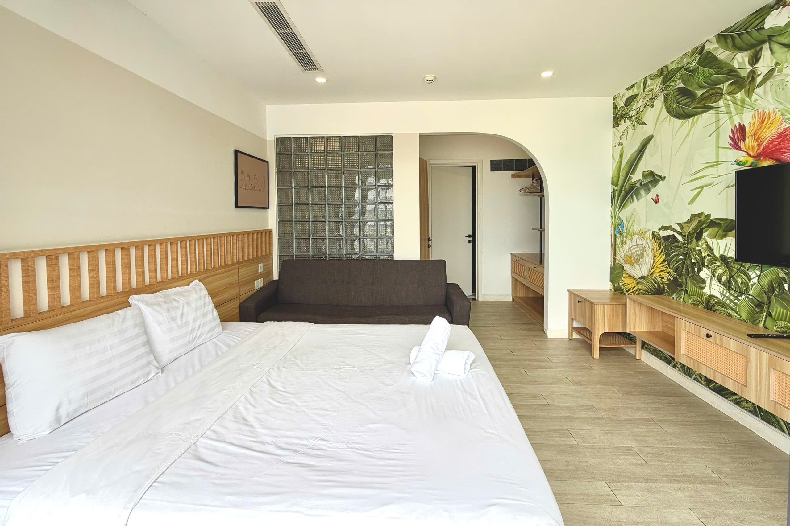 LUXURY 2 BEDROOMS SEA VIEW APARTMENT FOR RENT IN GOLD COAST NHA TRANG