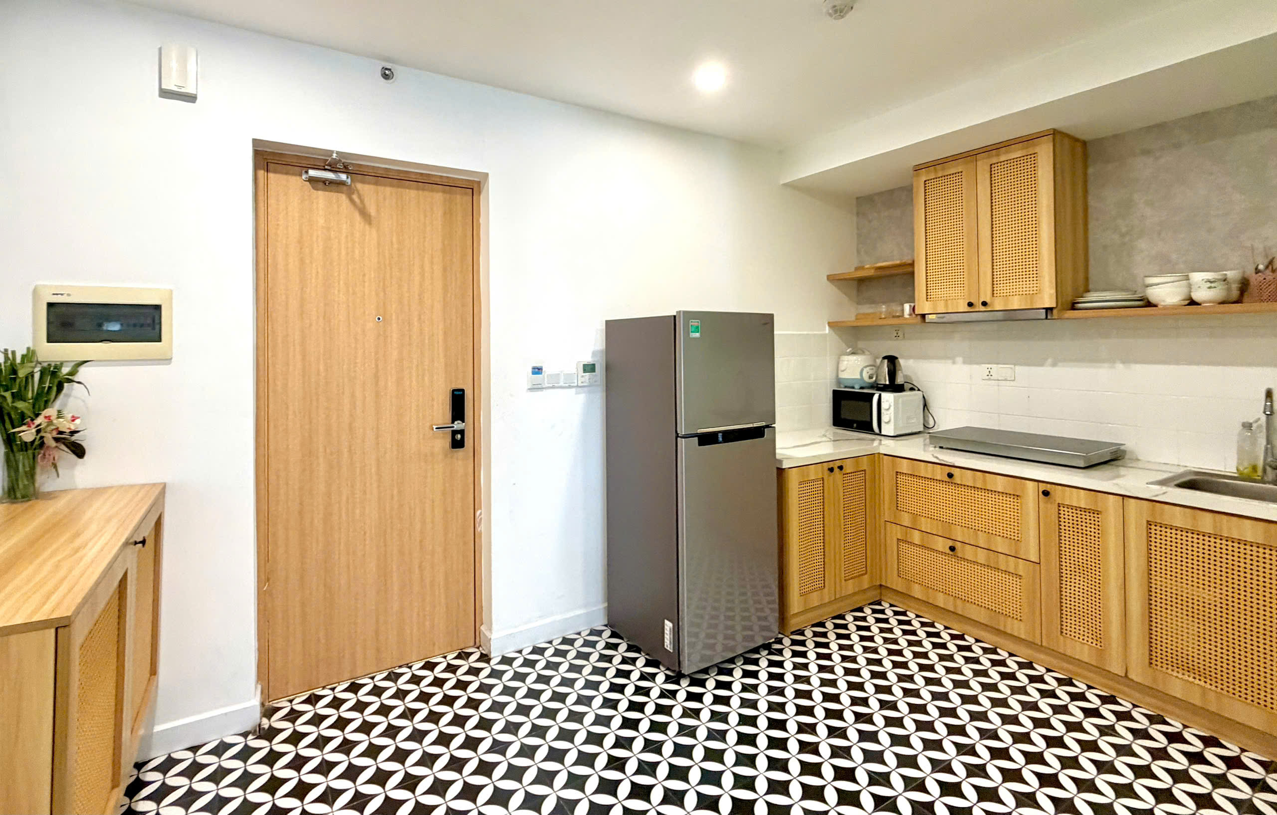 LUXURY 2 BEDROOMS SEA VIEW APARTMENT FOR RENT IN GOLD COAST NHA TRANG