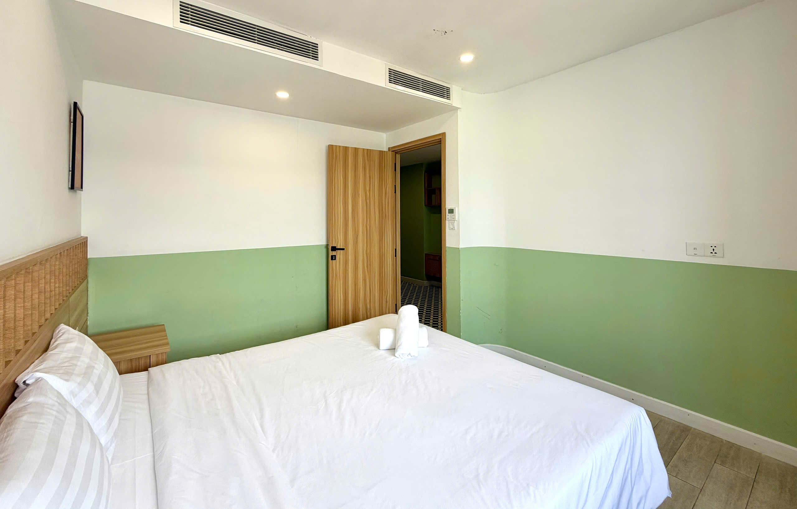 LUXURY 2 BEDROOMS SEA VIEW APARTMENT FOR RENT IN GOLD COAST NHA TRANG