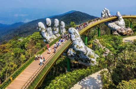 Da Nang's Golden Bridge wins top honors at World Travel Awards